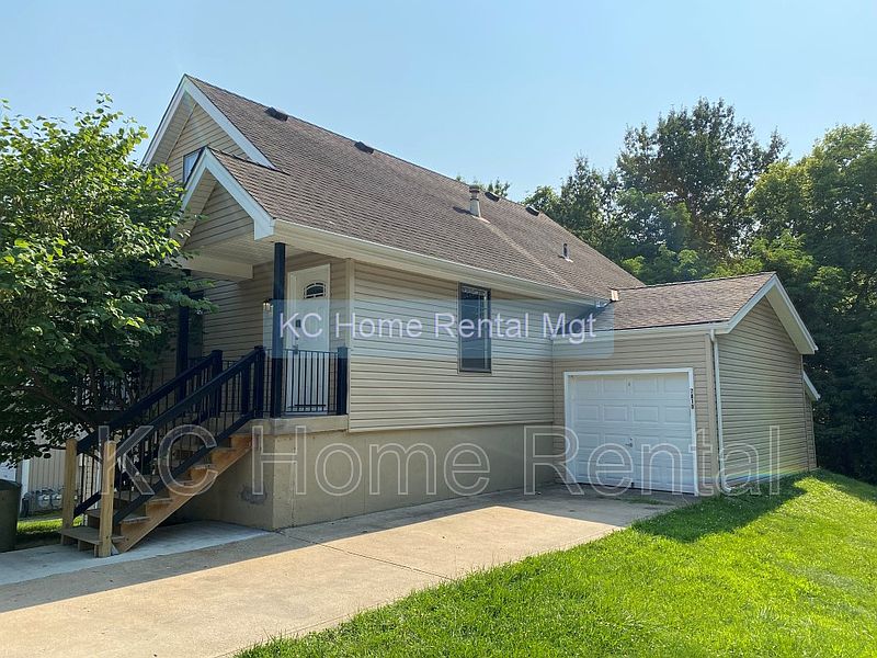 1st image of 7818 N Camden Ave