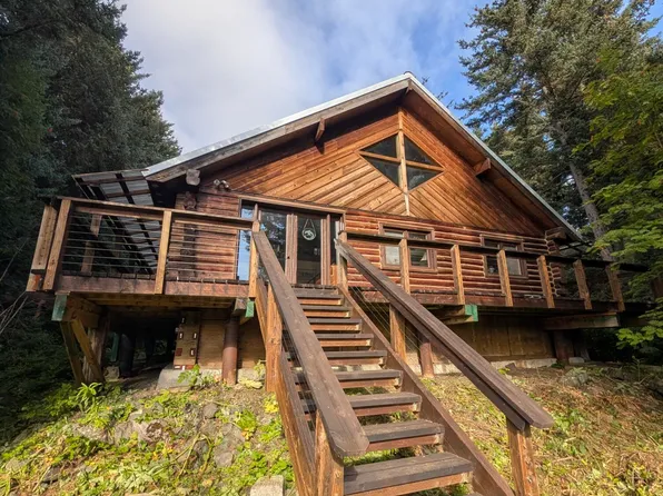 389 Bloch St, Seldovia, AK 99663