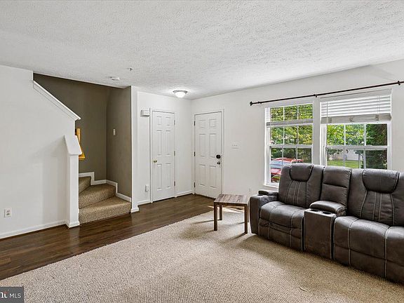3rd image of 4749 Coralberry Ct
