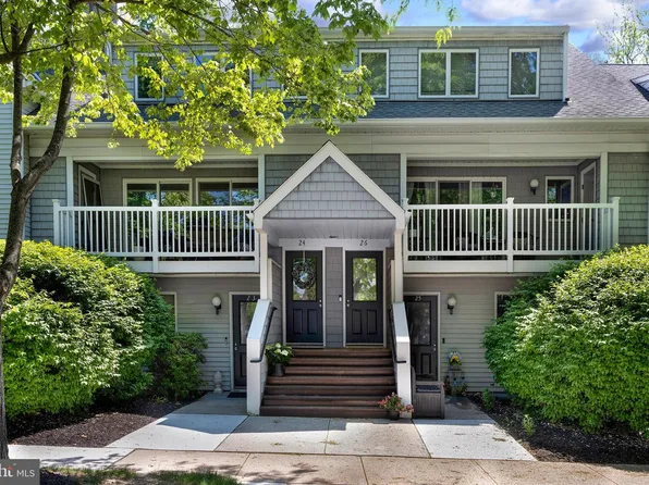 24 Academy Ct, Pennington, NJ 08534