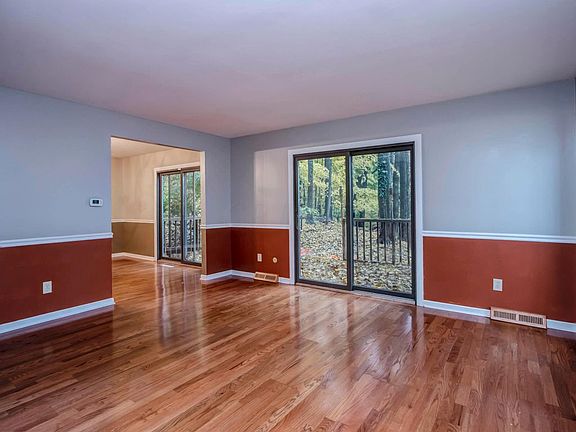 5th image of 1689 Emerald Ct