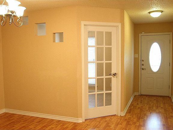 3rd image of 2207 Lily Dr
