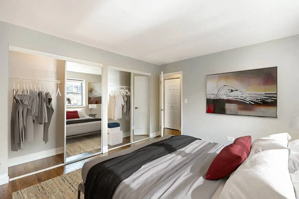 Sheridan Terrace - 6725 N Sheridan Rd — Photo 3