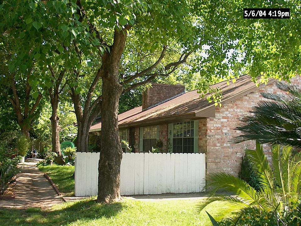 9415 and 9417 Springview Ln