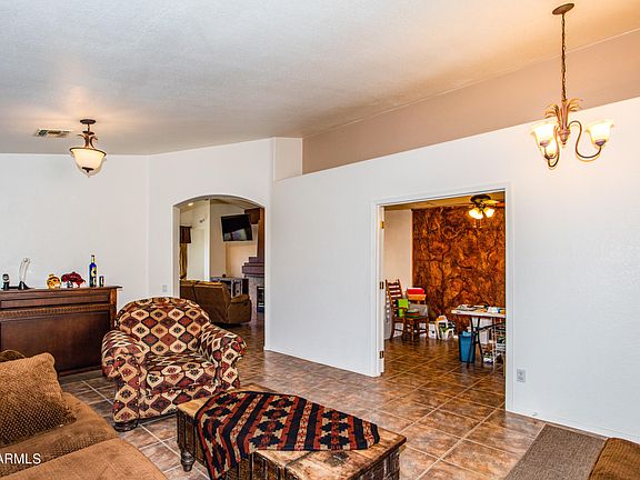 4th image of 3021 E Colonial Pl