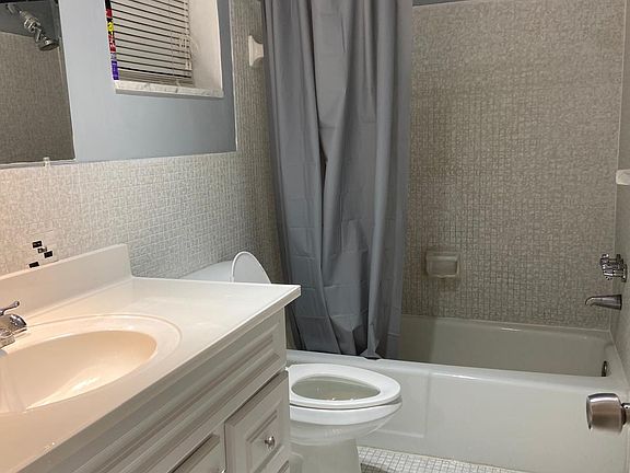 4th image of 20200 NE 27th Ct #J5
