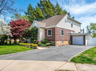 115 Oak Manor Pkwy, South Plainfield, NJ 07080