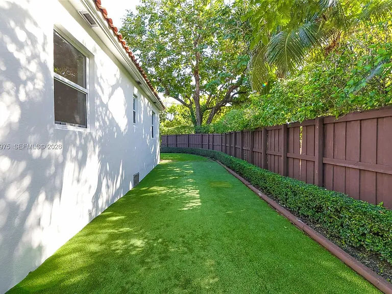 2441 Swanson Ave — Photo 34