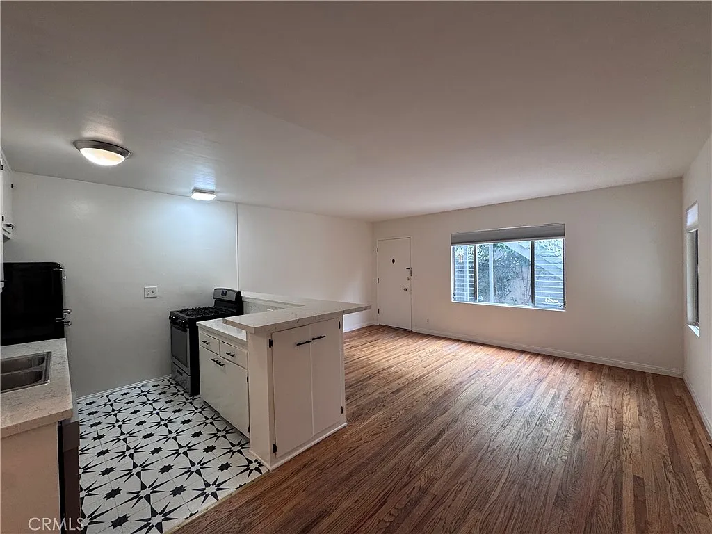 1 bed, 750 sqft, $2,500 — Photo 4