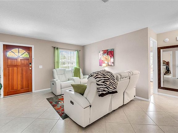 2nd image of 3621 Pembrook Dr