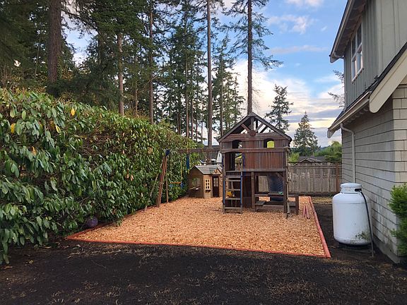Side yard (grass restoring)