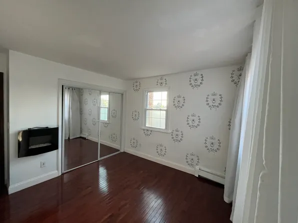 (undisclosed Address), Syosset, NY 11791