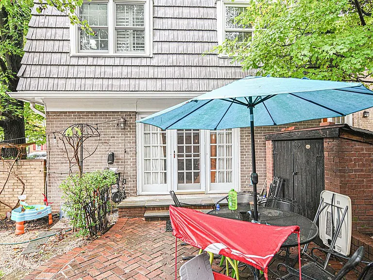 7377 Montcalm Dr — Photo 35