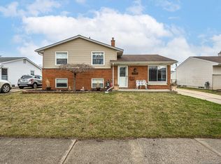 31753 Hazel St, Rockwood, MI 48173