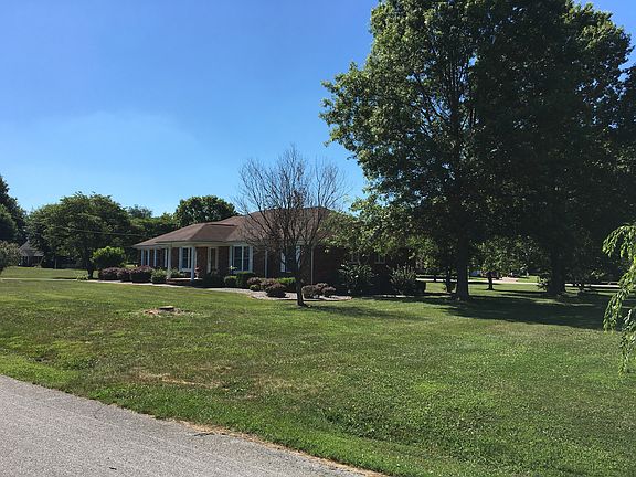 5th image of 605 Green Valley Dr