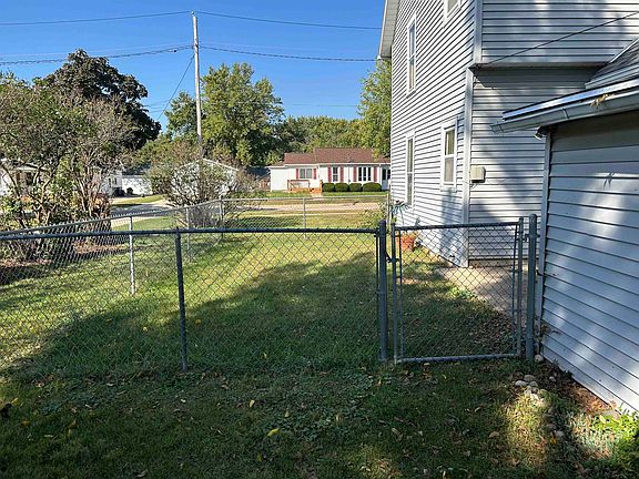 3rd image of 452 Blaine Ave