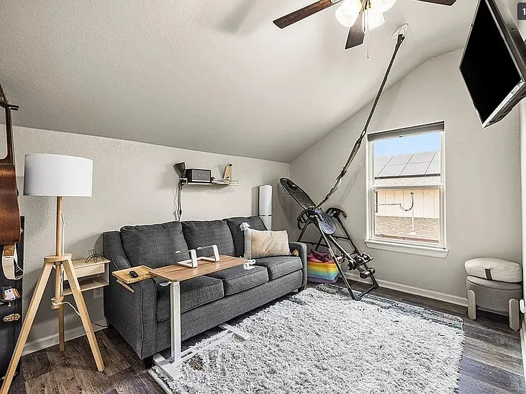 506 Burleson Blvd — Photo 11