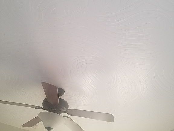 Ceiling in bedroom 1