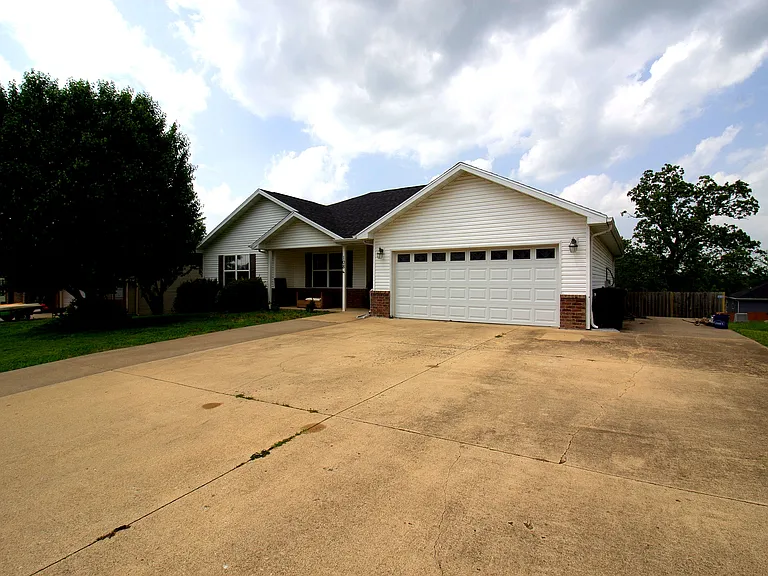 108 La Vista Dr — Photo 1