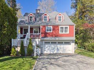 10 E Brookside Dr, Larchmont, NY 10538