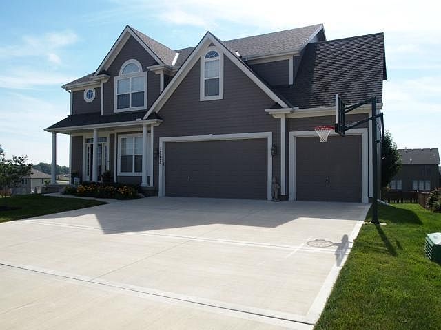 1st image of 12275 Meadowlands Dr