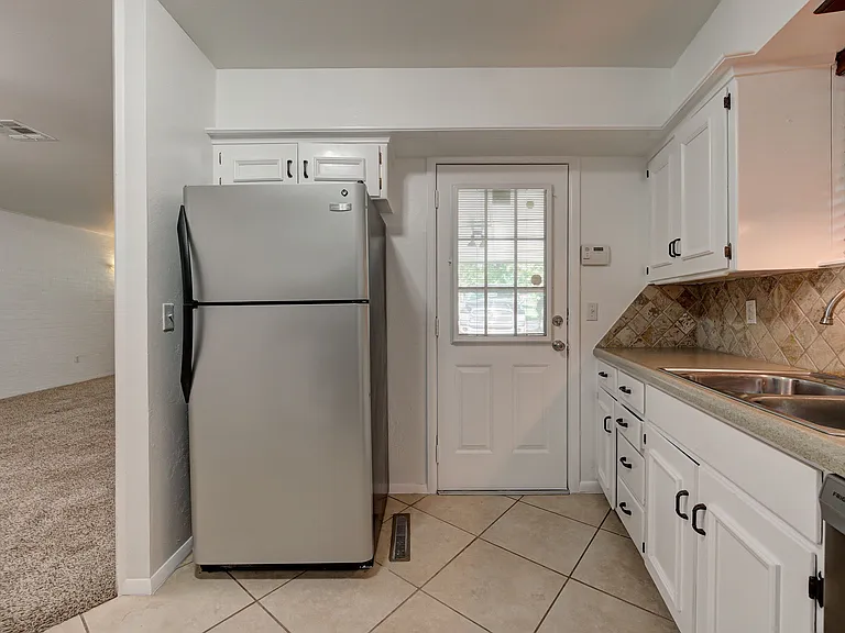 4618 N Harvey Pkwy — Photo 12