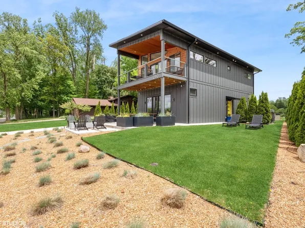 210 Lake Shore Dr, La Porte, IN 46350
