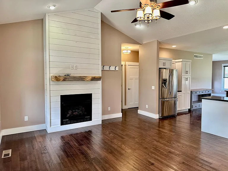 10703 N Centerville Rd — Photo 3