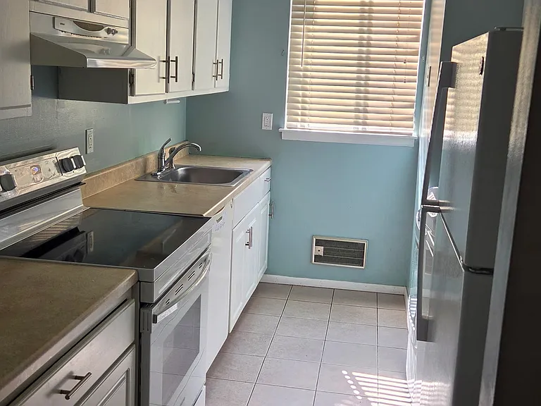 1100 Vista On The Lk — Photo 20