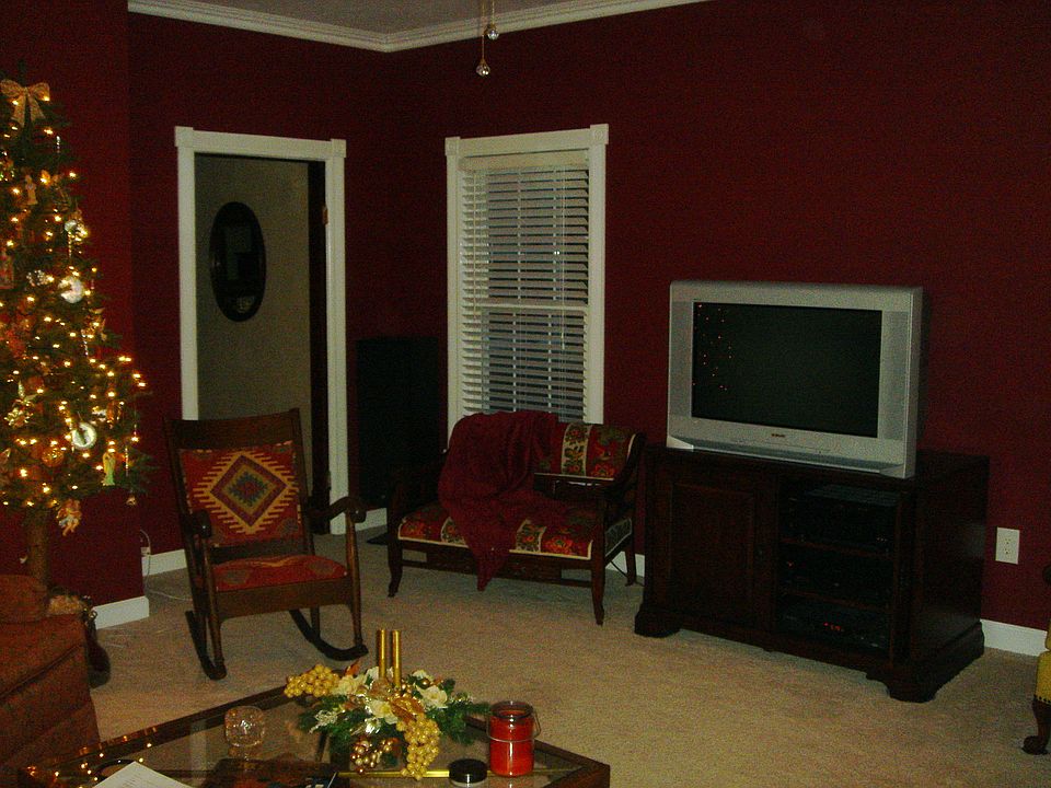 1st image of 113 W Lincoln St