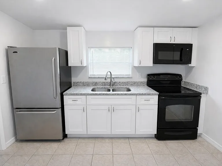 5010 Killarney Ave #B — Photo 2