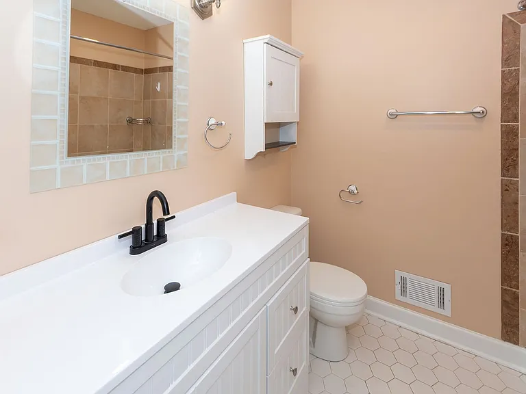 109 Runnymede Ln — Photo 38