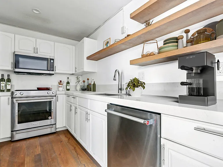 1025 Ocean Avenue — Photo 1