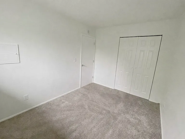 Pleasant Square Apartments — Photo 20