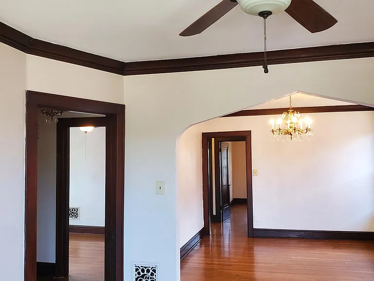 5038 Winona Ave — Photo 6
