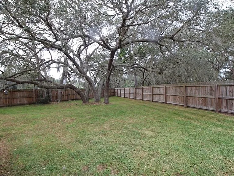 123 Pinewood Ct — Photo 27