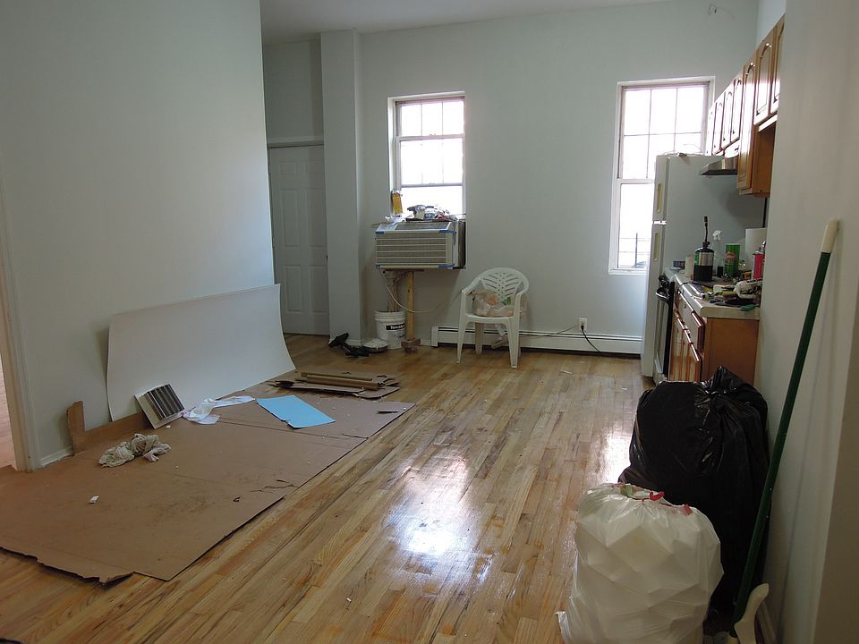 2nd image of 6401 Myrtle Ave #1