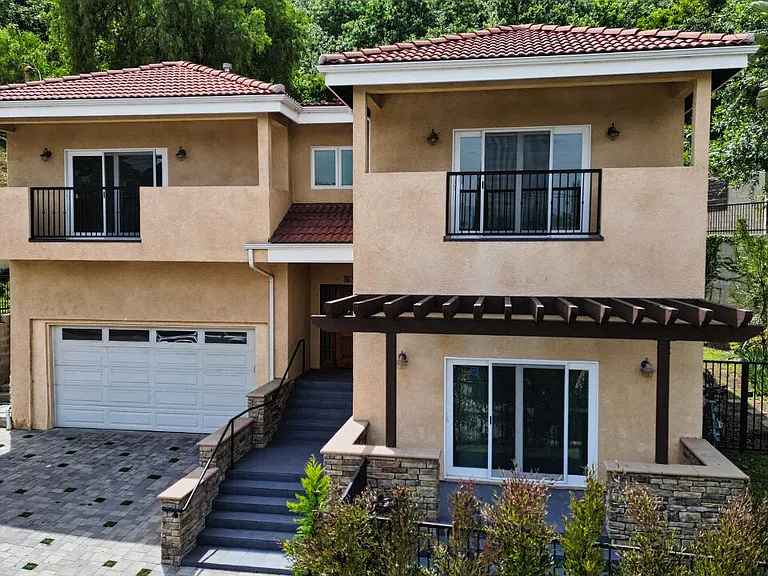 1630 Bridgeport Dr — Photo 1