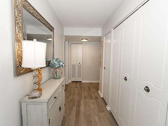3rd image of 227 Elgin Ave APT 3A