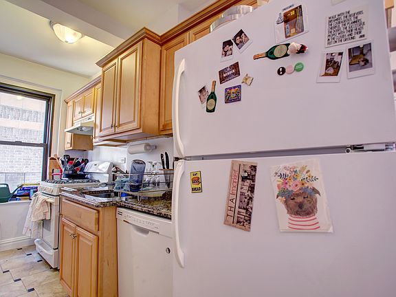 4th image of 785 W End Ave APT 15D