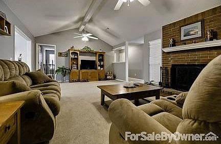 3rd image of 1495 E Cardinal Dr