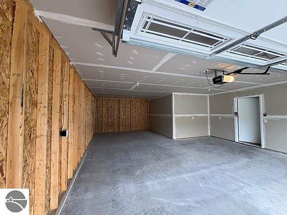5th image of 4877 Meadowlark Ln #40