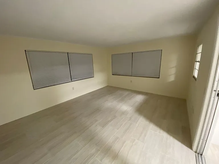2385 Poinsettia Dr — Photo 5