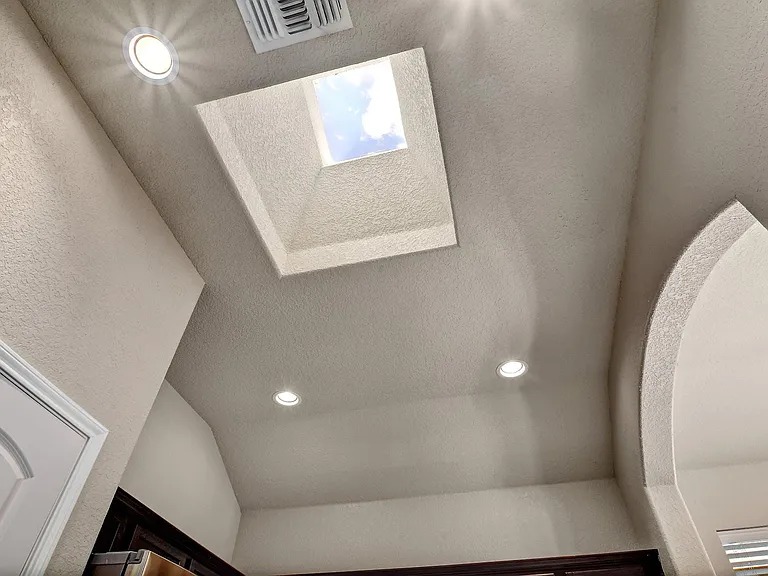 577 Creekside Cir — Photo 16