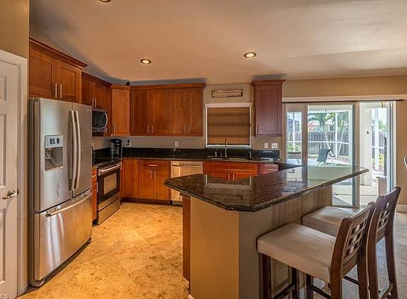 3rd image of 305 NE 20th St