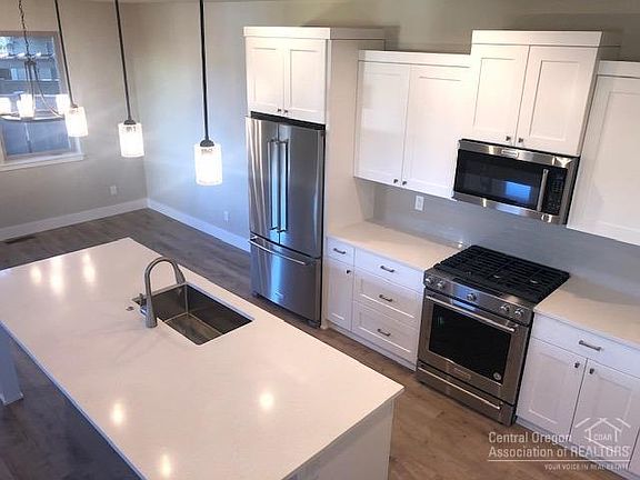 5th image of 63144 NW Via Cambria