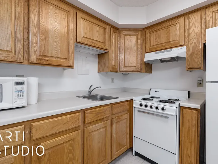 555 Highland Dr #209 — Photo 2