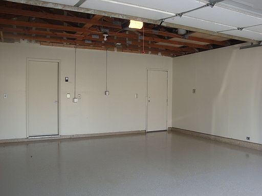 4th image of 2221 N Tracy St