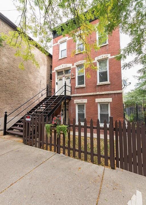 1st image of 1867 N Sheffield Ave #424