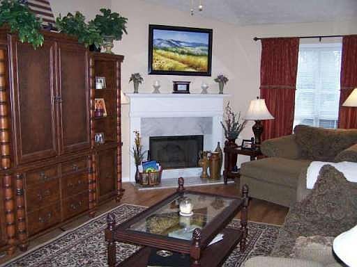 4th image of 1060 Kibbe Cir